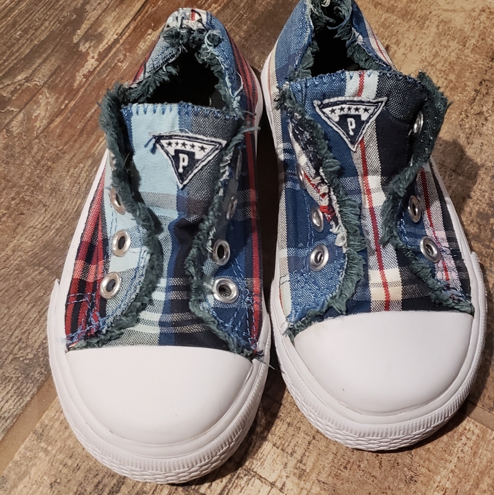 Size 7 Plaid shoes